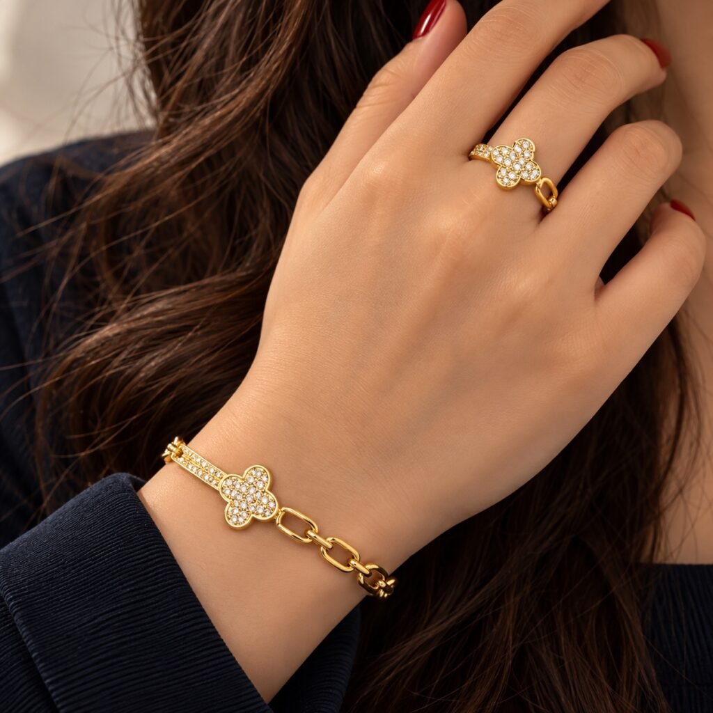 سيتClover Hand Chain